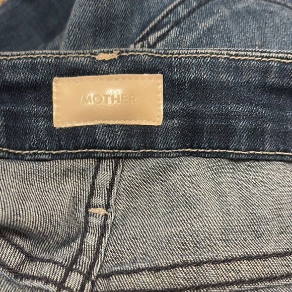 Mother Looker Ankle Chew Distressed Jeans in Breaking the Law Size 26 - Picture 5 of 8